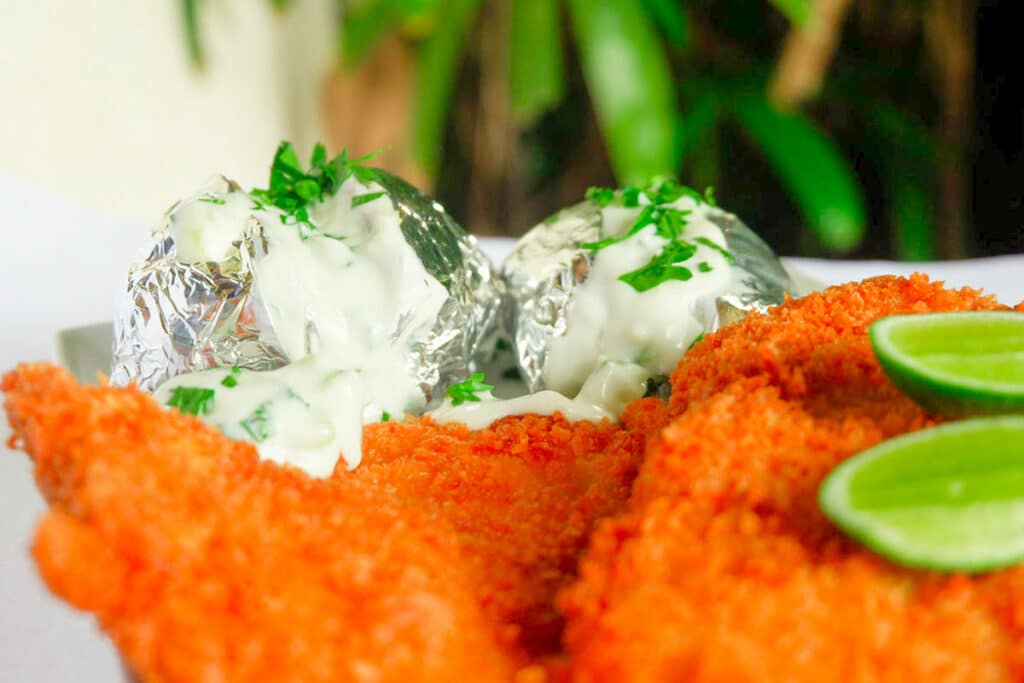 Chicken Schnitzel im Chops and Hops Restaurant in Tulamben