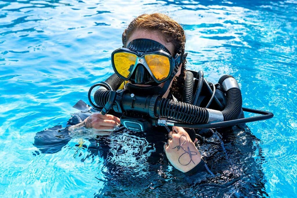 Diver with a SCR Horizon from Mares